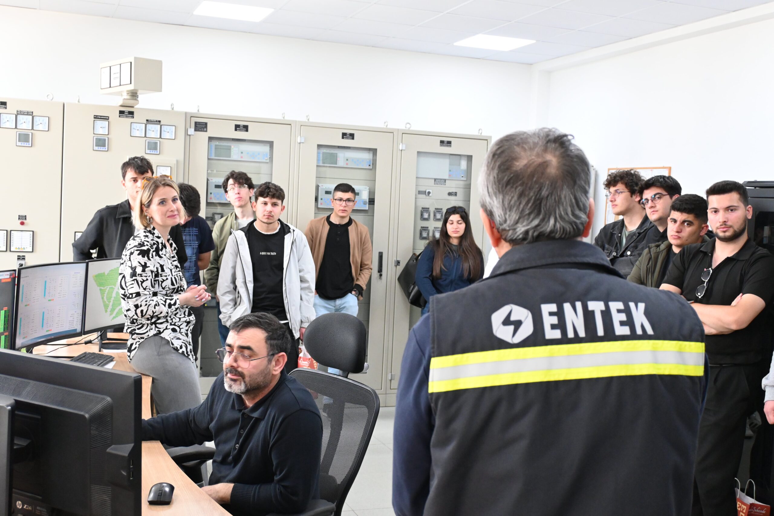 Tekirdağ ve Edirne Öğrencileri ile Geleceğe Değer Projesi Kapsamında Süloğlu Hibrit Enerji Tesisini Ziyaret Ettik